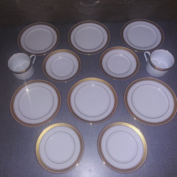 Fitz and Floyd Porcelain Plate and Mug Set Oak Park White Gold Trimmed Lot of 12 - Picture 1 of 16